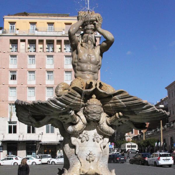 Fontana del Tritone
