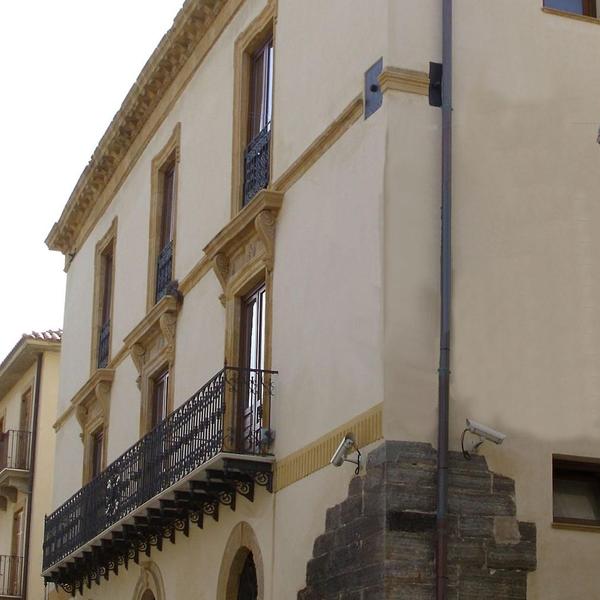 Palazzo Leone-Daidone - Palazzo - Vita